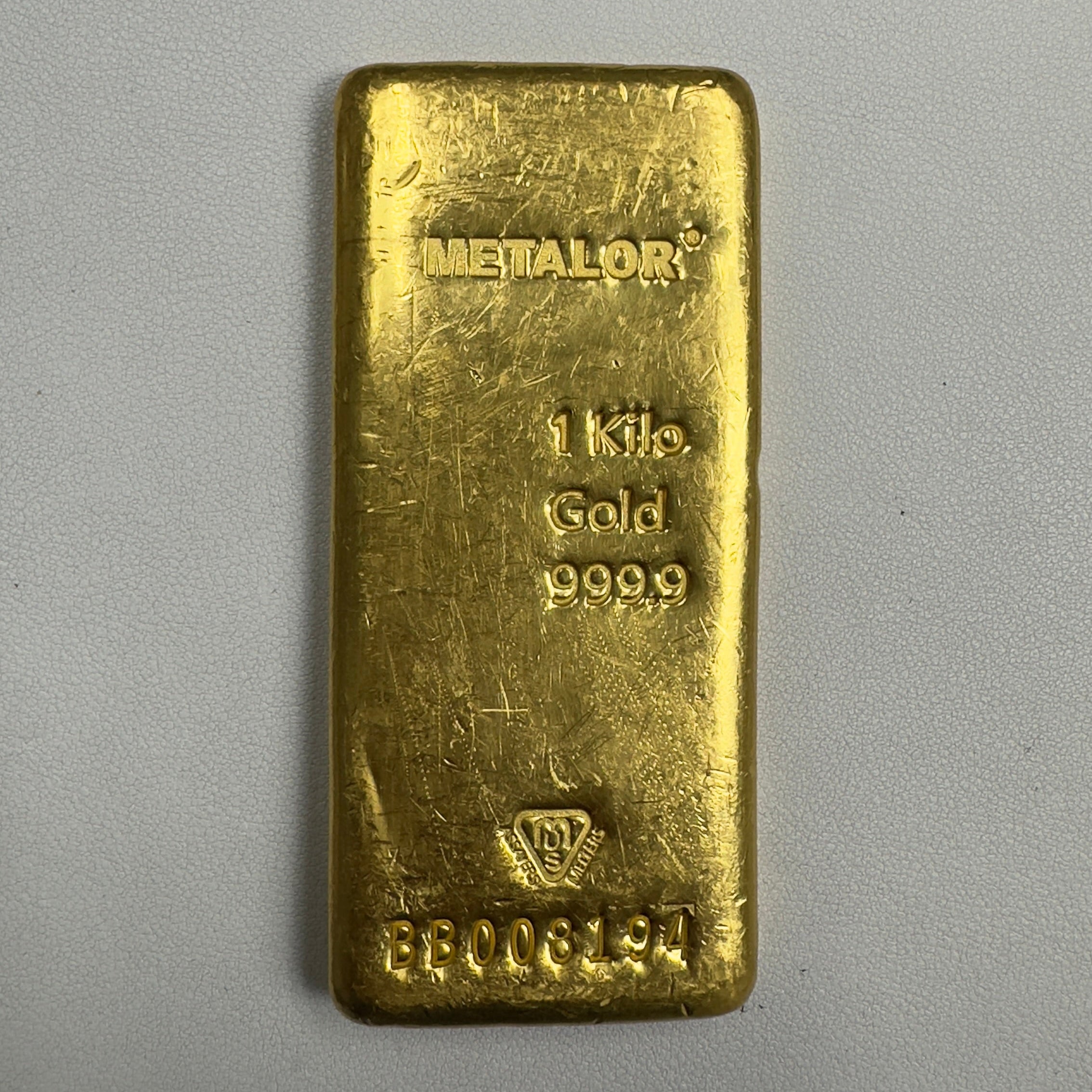Gold bar with 'Metalor' branding on a gray background