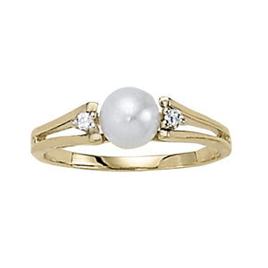Pearl Gemstone Fashion Ring · 0.04 ct tw