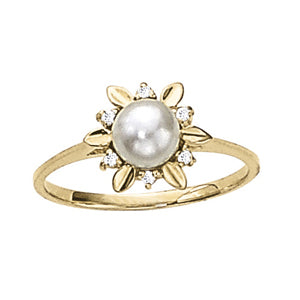 Pearl Gemstone Fashion Ring · 0.06 ct tw